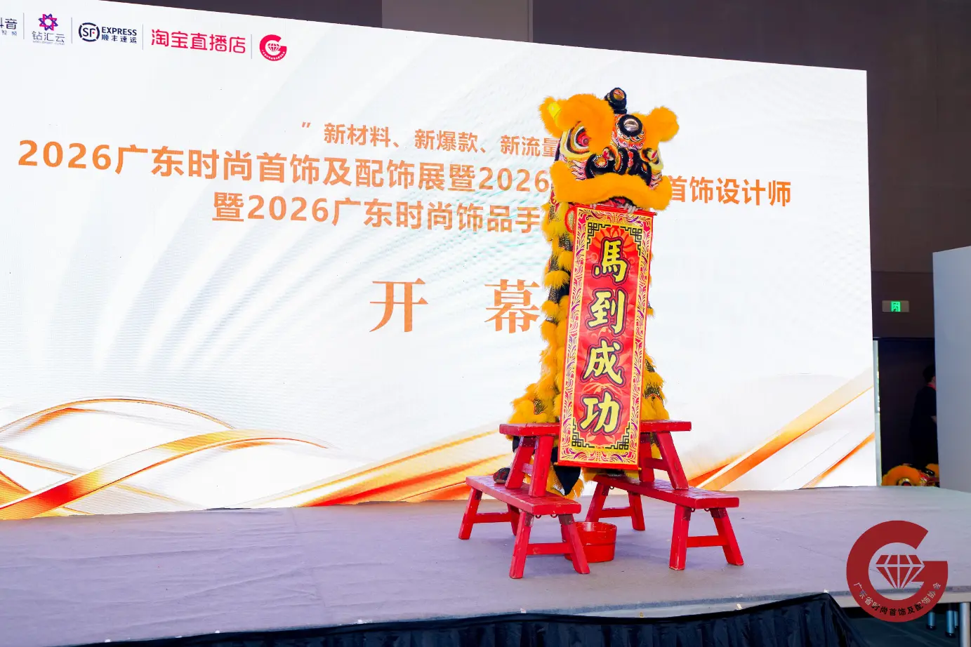 কুনিউ জুয়েলারি ডিজাইনার লিওন 2026 গুয়াংডং ফ্যাশন জুয়েলারী এবং আনুষাঙ্গিক যৌথ প্রদর্শনীতে আসল হিপ-হপ নেকলেস সংগ্রহের সাথে উজ্জ্বল কুনিউ জুয়েলারি ডিজাইনার লিওন 2026 গুয়াংডং ফ্যাশন জুয়েলারী এবং আনুষাঙ্গিক যৌথ প্রদর্শনীতে আসল হিপ-হপ নেকলেস সংগ্রহের সাথে উজ্জ্বল